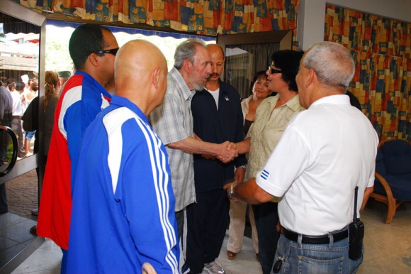 Fidel visita el Acuario Nacional de Cuba. Foto: Estudios Revolución 