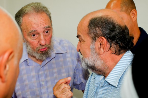 Fidel en el Centro de Estudios de la Economía Mundial. Foto: Alex Castro