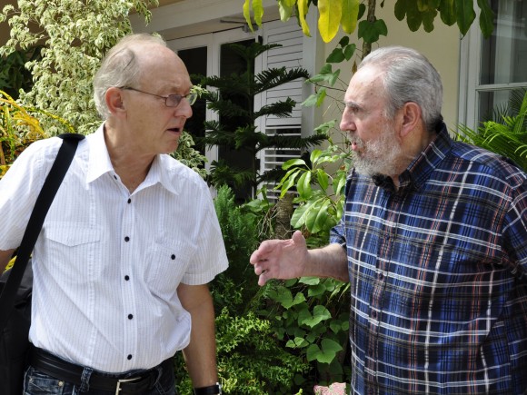 Fidel Castro y Michel Chossudovsky en La Habana, el 14 de octubre de 2010.