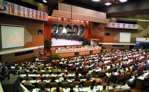 Raúl Castro en el Congreso de la UJC