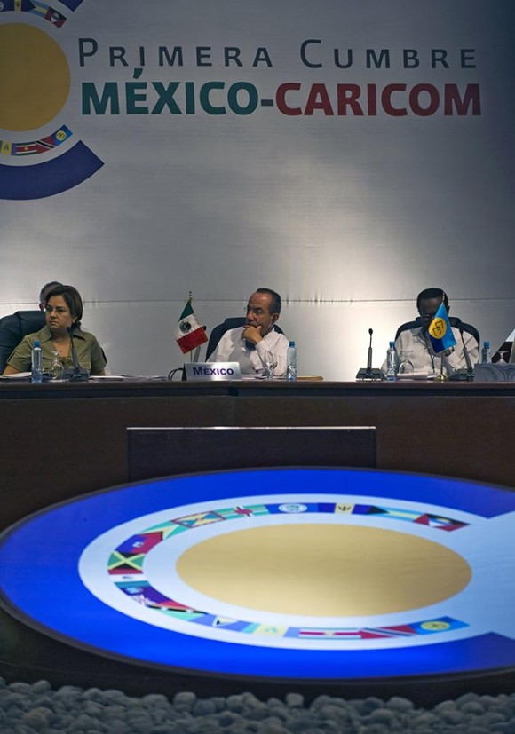 Inaugura Calderón Cumbre de la Unidad en México. Foto: AFP