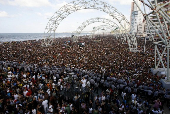 Más de 200 000 personas asistieron al concierto de Calle 13. Foto: AP