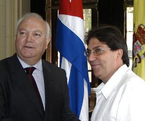 Bruno Rodríguez Parrilla, ministro de Relaciones Exteriores y Miguel Ángel Moratinos, titular de Asuntos Exteriores y de Cooperación del Reino de España